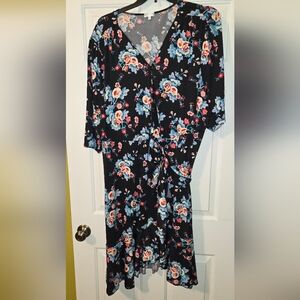 Wrap dress ruffle 5x kiyonna black flowers
